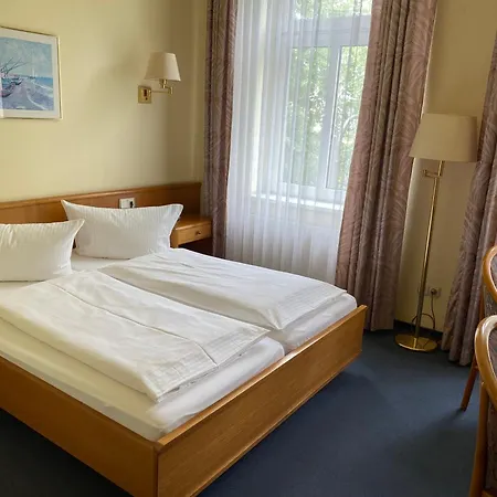 Hotel Drei Rosen 3*