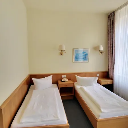 Hotel Drei Rosen 3*