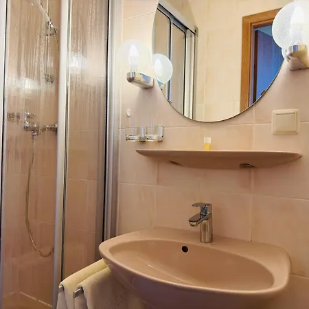 Hotel Drei Rosen 3*